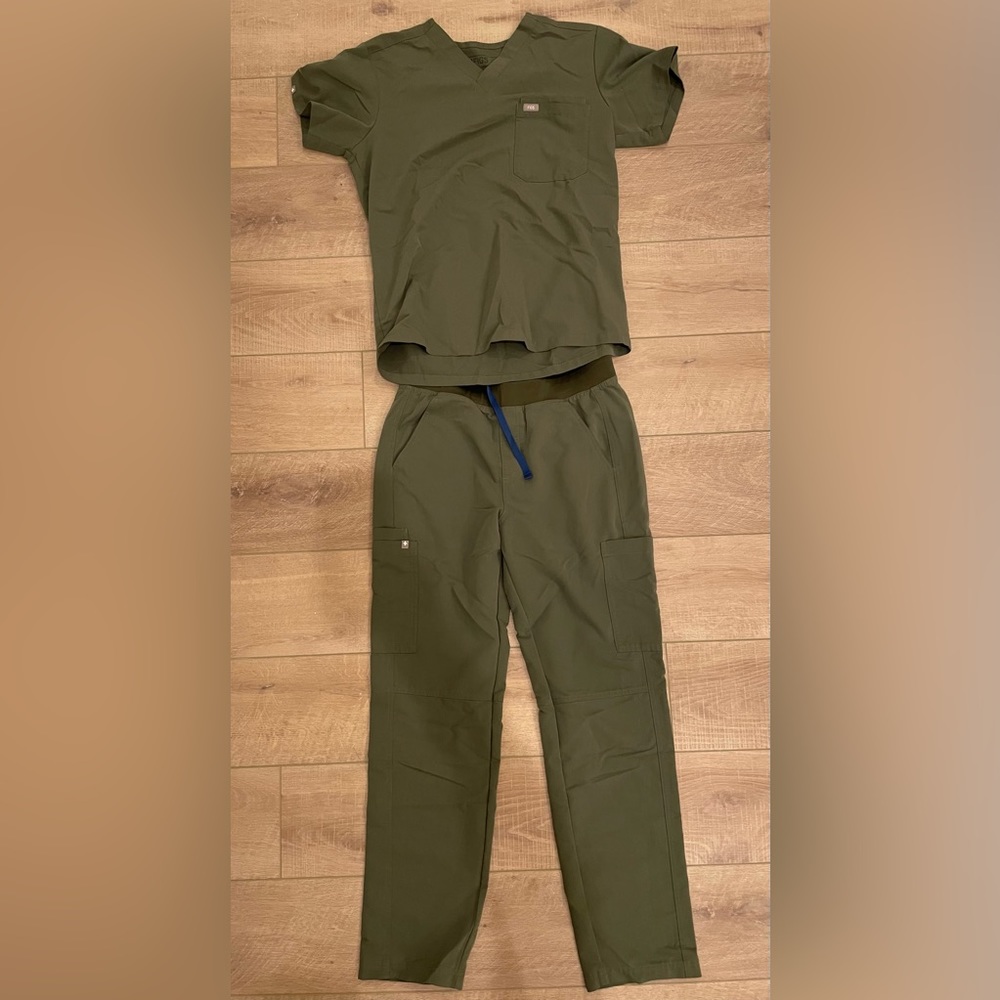 Figs Axim pants and Leon top both size Medium - Moss